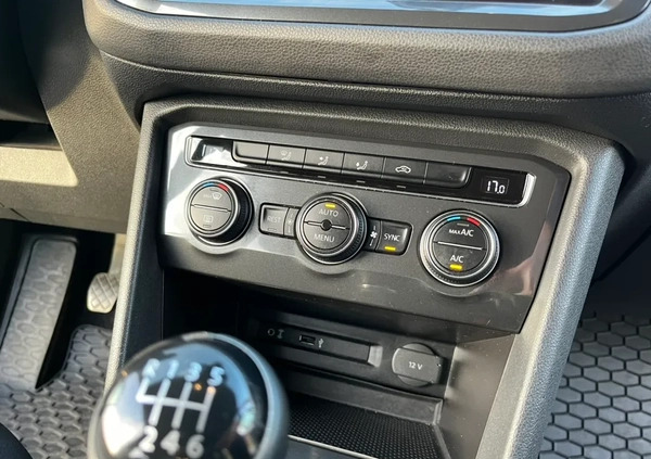 Volkswagen Tiguan cena 90900 przebieg: 98226, rok produkcji 2018 z Orzesze małe 781